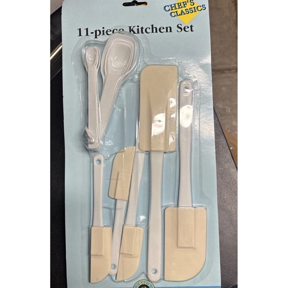 Chef’s Classics 11 Piece Kitchen Set Spatulas Scrapers Measuring Spoons Vintage
